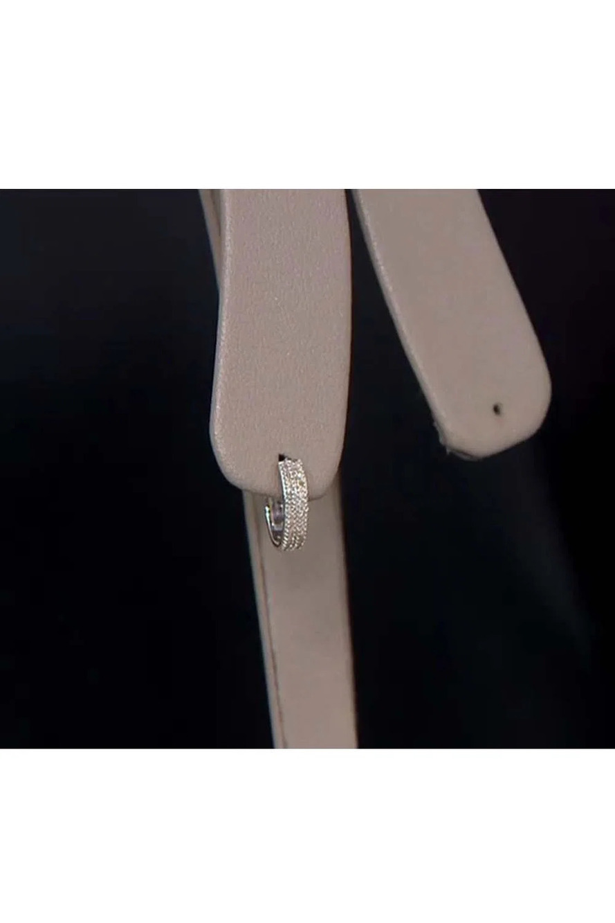 Affinity Diamonds Sterling Silver Single Ear Cuff 0.13cttw Silver